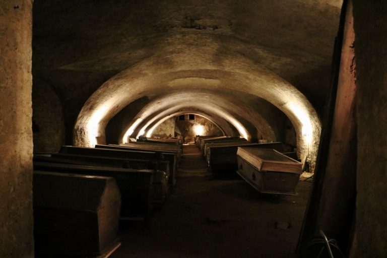 Was Kostet Eine Gruft Für 30 Jahre Die Gruft