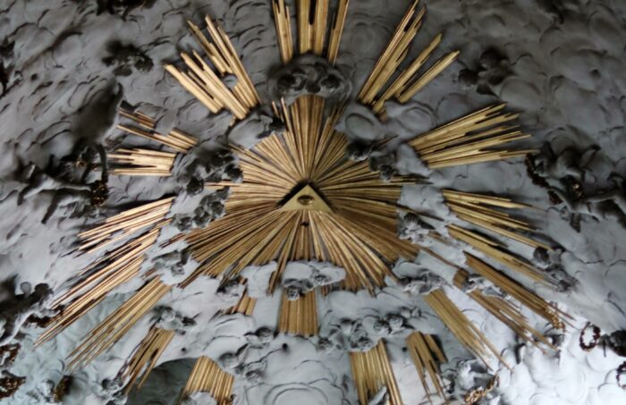 Strahlenkranz golden;Michaelerkirche;Hochaltar;Foto: Robert Passini; 25.2.2019